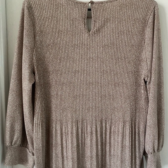 Women’s Adrianna Papell knitted pleated trapeze long sleeve size- medium - Picture 6 of 6